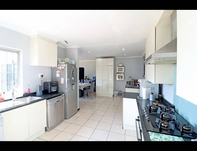 4 BEDROOM HOUSE FOR SALE IN KENSINGTON